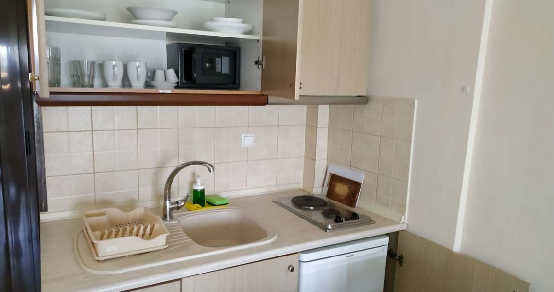 StMeSt-blue-apt-kitchen