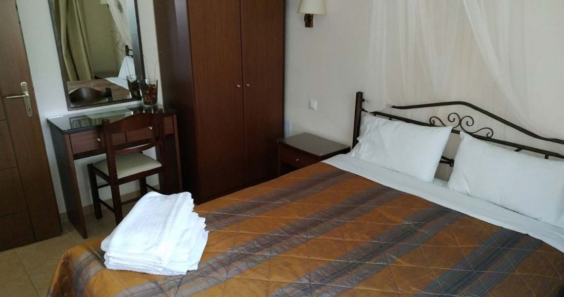 StMeSt-brownapt-bedroom