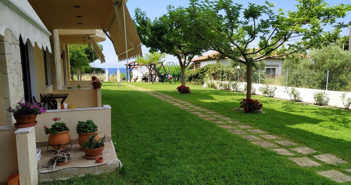 StMeSt-front-yard